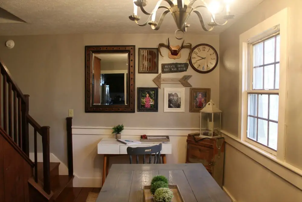 log cabin diding room with farmhouse table