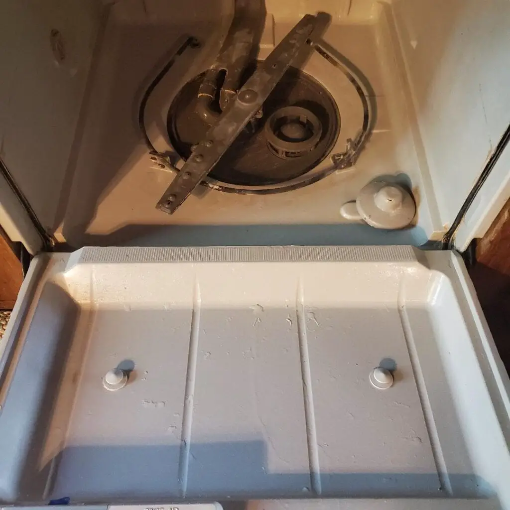 How to clean your dishwasher - placing the filter back in.