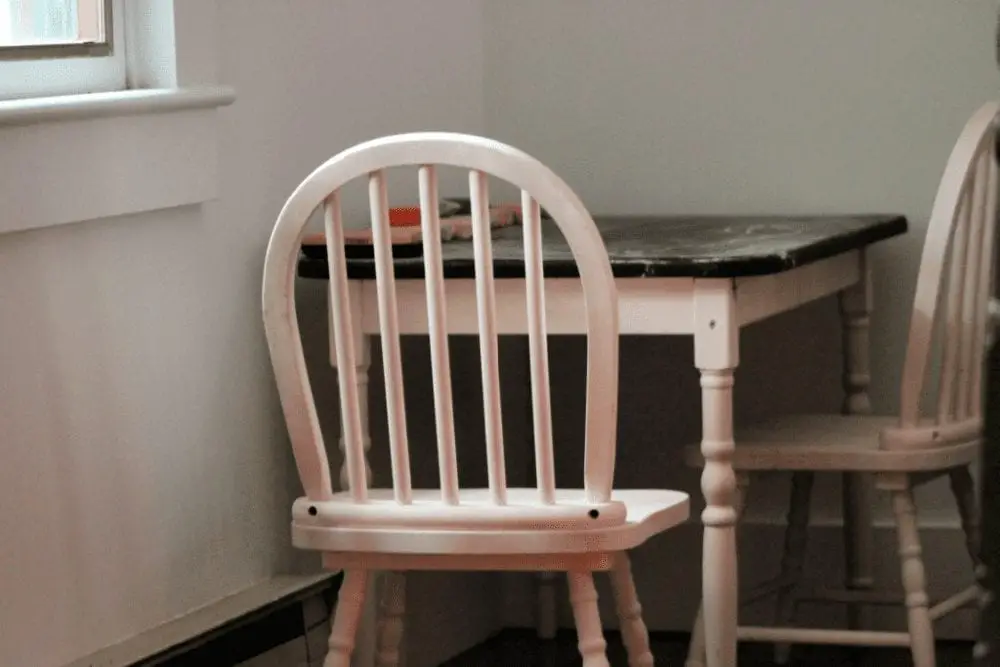 If you have an old kid's table laying around try this cheap and easy DIY kids table with chalkboard top makeover. It looks awesome!