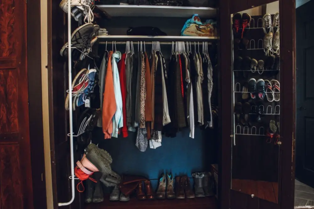 minimalist closet