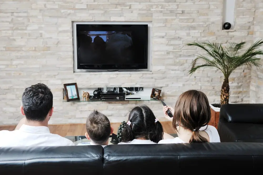 how to clean a tv