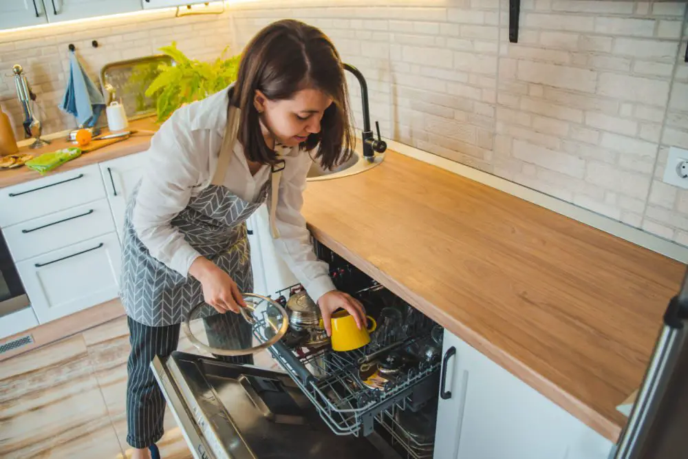 can-you-use-dish-soap-in-a-dishwasher