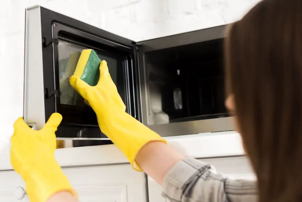 How to deodorize a microwave