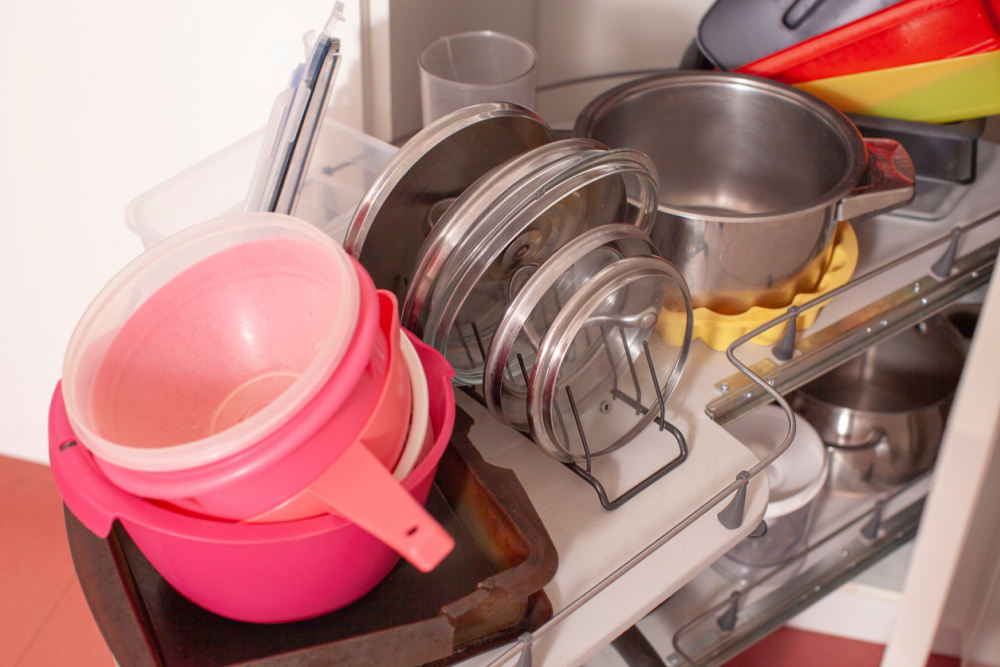 Whether you’re decluttering, purchasing new tools for your kitchen, or about to remodel, here’s where to donate kitchen items you no longer want.