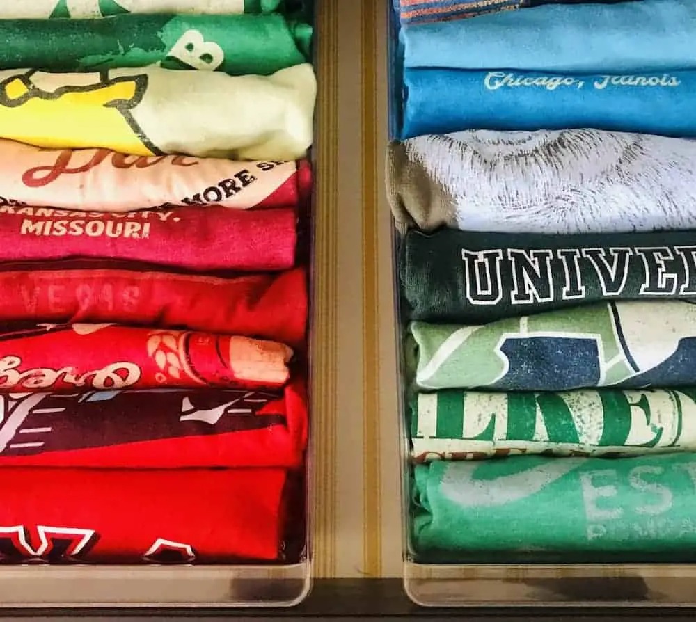 Using drawer organizers for T-shirts