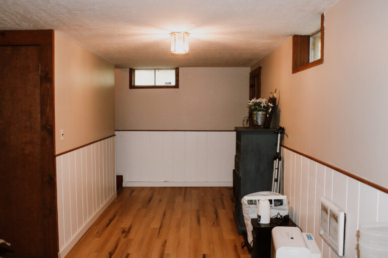 Basement with humidifier