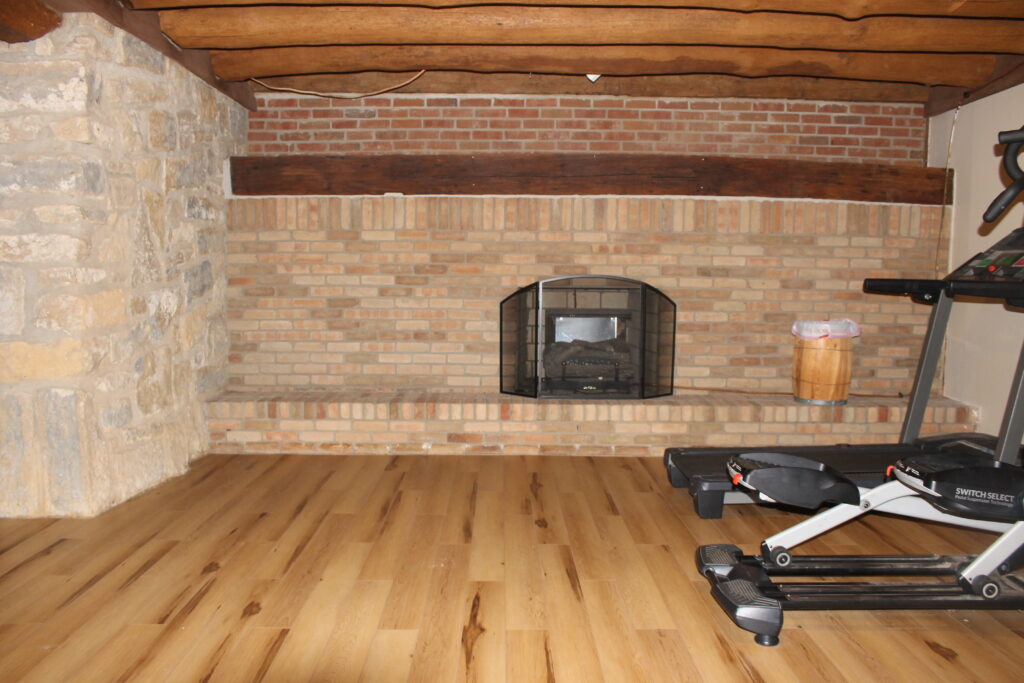 Log cabin basement with log ceilings